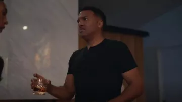 John Varvatos Ethan Short Sleeve Cotton Henley worn by Isaac (O-T Fagbenle) as seen in Loot (S02E09)