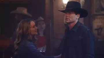 9-1-1: Lone Star: Rob Lowe is wearing black cowboy hat to portray Owen Strand in season 3, episode 11