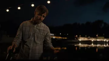 Barbour Overdyed Tartan Tailored Shirt Pigment Blue portée par Gilbert (Will Forte) comme on le voit dans Bodkin (S01E03)