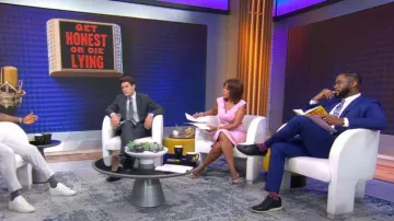 Dolce & Gabbana Robe fourreau à double col en V en crêpe portée par Gayle King vue dans CBS Mornings le 23 mai 2024