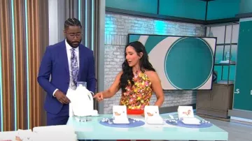 Milly Retro Colorful 100% Silk Halter Top porté par Elizabeth Werner tel que vu dans CBS Mornings le 23 mai 2024