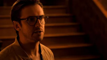Abigail: gafas usadas por Dan Stevens como Frank