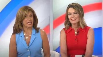 Rosetta Getty Polo sin mangas en tomate usado por Savannah Guthrie como se ve en Today el 22 de mayo de 2024