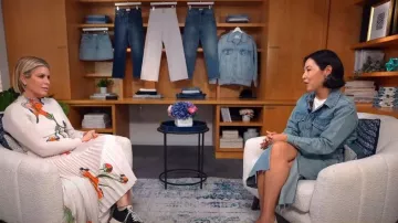 Pistola Amira Vestido midi denim de manga larga usado por Grace Na como se ve en Today el 22 de mayo de 2024