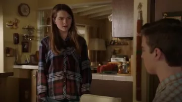 Rail Hunter Shirt Mulberry Plum porté par Missy Cooper (Raegan Revord) comme on le voit dans Young Sheldon (S07E13)