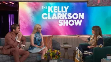 Camisa corta de seda con estampado mudéjar LA DoubleJ usada por Kelly Clarkson como se ve en The Kelly Clarkson Show el 24 de mayo de 2024