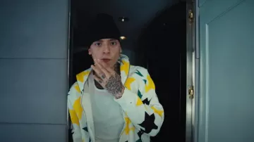 Débardeur à col blanc et rose chromé porté par Central Cee dans CENTRAL CEE FT. LIL BABY - BAND4BAND (CLIP VIDÉO)