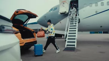 Jordan 4 Retro Vivid Sulfur portée par Central Cee dans CENTRAL CEE FT. LIL BABY - BAND4BAND (CLIP VIDÉO)