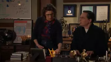 Silver Buffalo Dc Comics Flash Splatter Paint Logo Ceramic Mug worn by Amy Farrah Fowler (Mayim Bialik) as seen in Young Sheldon (S07E14)