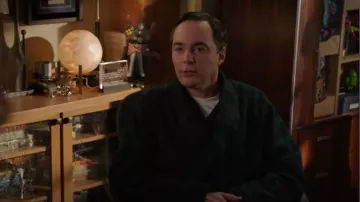 Robe à carreaux en coton M&S portée par Sheldon Cooper (Jim Parsons) comme on le voit dans Young Sheldon (S07E14)