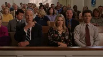 Robe à manches longues Allsaints Auden Sanibel Floral & Floral Jacquard portée par Mandy McAllister (Emily Osment) telle qu’on la voit dans Young Sheldon (S07E14)