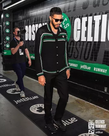 Chemise au crochet Casablanca Black & Green-Stripe portée par Jayson Tatum sur le compte Instagram @celtics