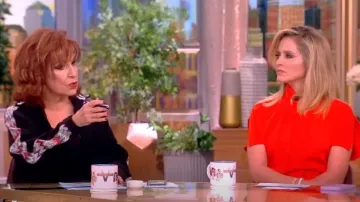 Veste en coton Missoni à panneaux en zigzag portée par Joy Behar comme on le voit dans The View le 17 mai 2024