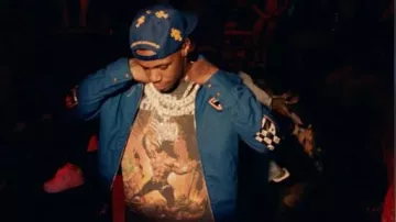 Chrome Hearts Matty Boy Blue Chomper Jacket usado por A Boogie wit da Sudadera con capucha en A Boogie Wit da Hoodie - Body (feat. Cash Cobain) [Video musical oficial]