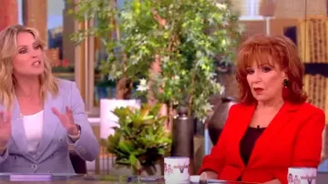 Cinq a Sept Khloé Short-Sleeve Blazer usado por Joy Behar como se ve en The View el 28 de mayo de 2024