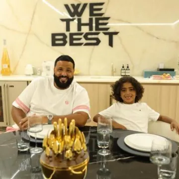 Patek Philippe White Gold & Blue Denim Nautilus porté par DJ Khaled sur le compte Instagram @djkhaled