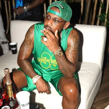 Pantalones cortos de malla con logotipo CH verde con corazones cromados usados por Fabolous en la cuenta de Instagram @myfabolouslife