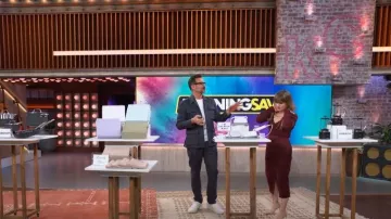 Suéter de punto acanalado retorcido de Elie Tahari usado por Kelly Clarkson como se ve en The Kelly Clarkson Show el 28 de mayo de 2024