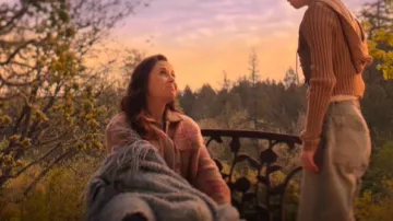 Wilfred Free Autumn Shacket worn by Ann (Françoise Robertson) as seen in Reginald the Vampire (S02E04)