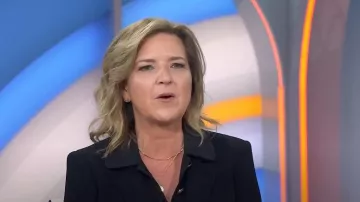 Cinq a Sept Khloé Blazer de manga fruncida usado por Christine Romans como se ve en Today el 29 de mayo de 2024