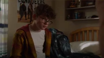 Mochila Jansport Supermax Multi Blue Cosmos usada por Christopher Diaz (Gavin McHugh) como se ve en 9-1-1 (S07E10)