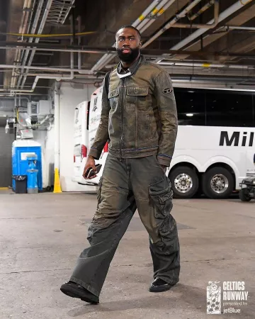 Veste Diesel Brown Dirty Denim Oval-D portée par Jaylen Brown sur le compte Instagram @celtics