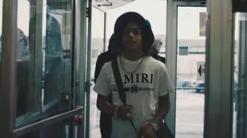 T-shirt Amiri White Distressed MA Bar porté par Sugarhill Ddot à Sugarhill Ddot - Like This