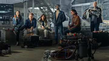 Kevin Hart Outfits from Lift: He's wearing Leather Jacket to portray Cyrus in the Netflix movie