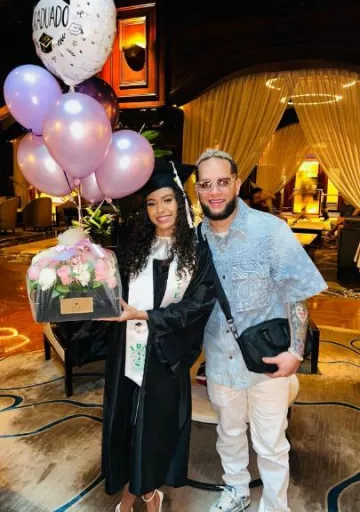 Louis Vuitton Black Monogram Leather Keepall 25 Bag usado por Casper Mágico en la cuenta de Instagram @casper_magico