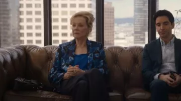 Camisole La Perla Silk Scoop porté par Deborah Vance (Deborah Vance) comme on le voit dans Hacks (S03E09)