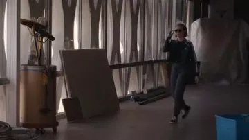 Vans Old Skool Sneakers worn by Ava (Hannah Einbinder) as seen in Hacks (S03E09)