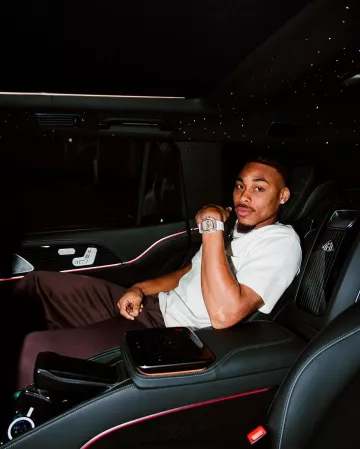 Louis Vuitton White Monogram 3D-Pocket T-Shirt worn by Justin Jefferson on the Instagram account @jjettas2