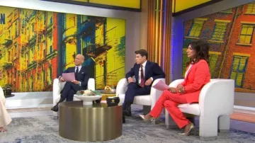 Blazer Rag & Bone Lexington en rose vif porté par Michelle Miller tel qu’on le voit dans CBS Mornings le 31 mai 2024