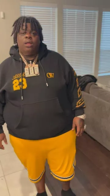 Short Mitchell & Ness en maille jaune 'Diamond Script' porté par BigXthaPlug sur le compte Instagram @bigxthaplug