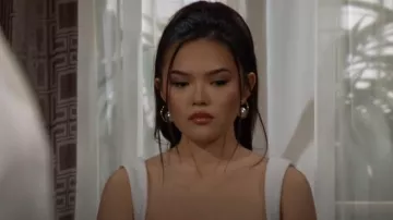 Boucles d’oreilles créoles Anthropologie XL Pearl portées par Luna (Lisa Yamada) comme on le voit dans Amour, Gloire et Beauté le 29 mai 2024