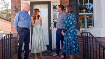 Robe Suncoo Crest portée par Ashley comme on le voit dans Heureux d’être à la maison avec les Benkos (S02E02)