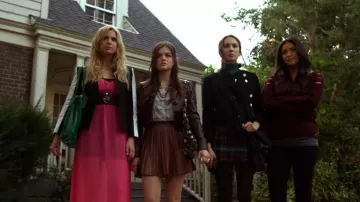 Pretty Little Liars Looks: Spencer Hastings (Troian Bellisario) wears a green turtleneck sweater in Season 2, Episode 23