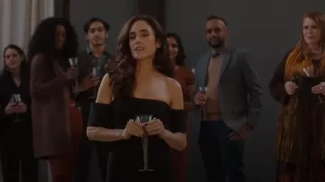 Alexander McQueen Robe midi bandage à une épaule à découpes coupées par Daniela Vargas Dessen (Jennifer Connelly) comme on le voit dans Dark Matter (S01E02)