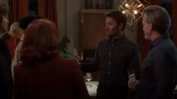 Camisa a cuadros de pana de Vince usada por Jason Dessen (Joel Edgerton) como se ve en Dark Matter (S01E03)
