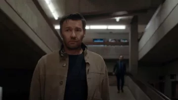 Chaqueta Vince Beige Ribbed Trim para hombre usada por Jason Dessen (Joel Edgerton) como se ve en Dark Matter (S01E04)