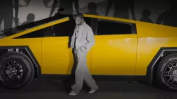 Reese Cooper Beige Clip-Detail Baggy Jeans worn by Key Glock in Key Glock - The Greatest (Official Video)