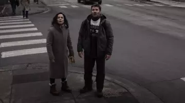 Ugg Adirondack III Botas impermeables con cordones usadas por Amanda Lucas (Alice Braga) como se ve en Dark Matter (S01E06)