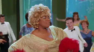 Costumes du film Hairspray : Queen Latifah porte une perruque pour incarner Motormouth Maybelle