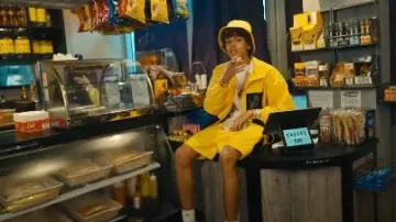 Sinclair Global Yellow Mesh Pocket Bucket Hat usado por Luh Tyler en Wizz Havinn - 4AM at Coffee Zone ft Luh Tyler, Bossman Dlow, Loe Shimmy & C Stunna (Video oficial)