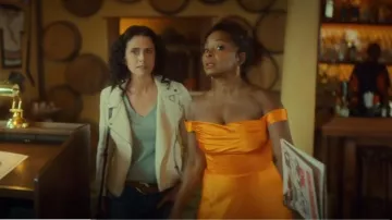 Alberta Ferretti Vestido de seda drapeado usado por Ismenia (Crystal R. Fox) como se ve en The Big Door Prize (T02E07)