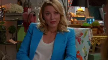 Le blazer bleu électrique de Joss Carver (Jes Macallan) dans Mistresses
