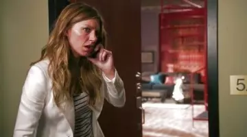 Le blazer blanc de Joss Carver (Jes Macallan) dans Mistresses