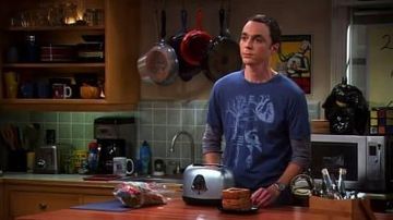 La boite à cookies Batman de Sheldon Cooper (Jim Parsons) dans The Big Bang Theory S03E02