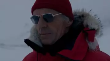 Las gafas de sol de Jacques-Yves Cousteau (Lambert Wilson) en la Odisea