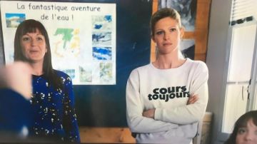 sweatshirt mixte cours toujours vu sur Alexia Barlier dans Tout Schuss